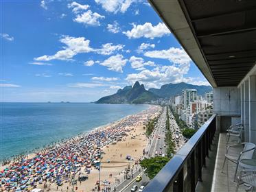 Luxury apartment with 2 suites and sea views for sale in Ipanema