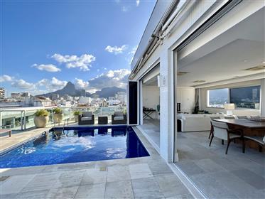 Penthouse duplex rénové à Ipanema avec une vue magnifique