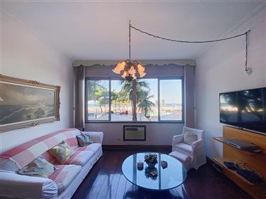 3 bedroom apartment to renovate sea front in Copacabana