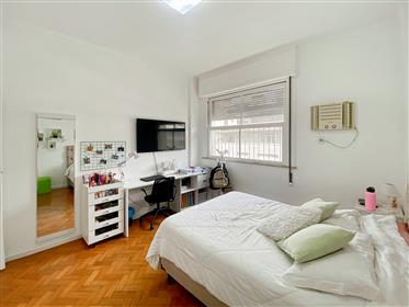 Charming apartment in Leme near the sea to sell 