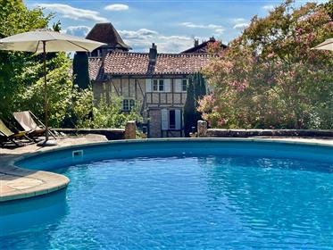 Hotel particulier avec jardin et piscine, Figeac (Lot)