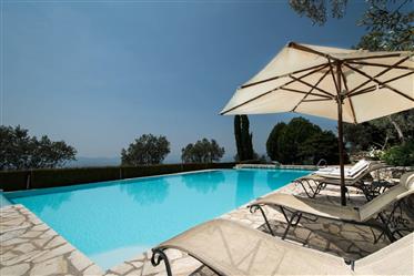 Villa con piscina e dependance a Prato vicino Firenze