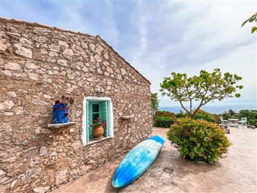 Bohemian Retreat - Colección de tres casas tradicionales de piedra con impresionantes vistas al mar