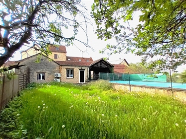 Maison de village rénovée avec gîte et piscine