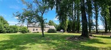 Detached 4 bed habitable stone house + attached garage on rural plot of 4340m2 close to the town of 