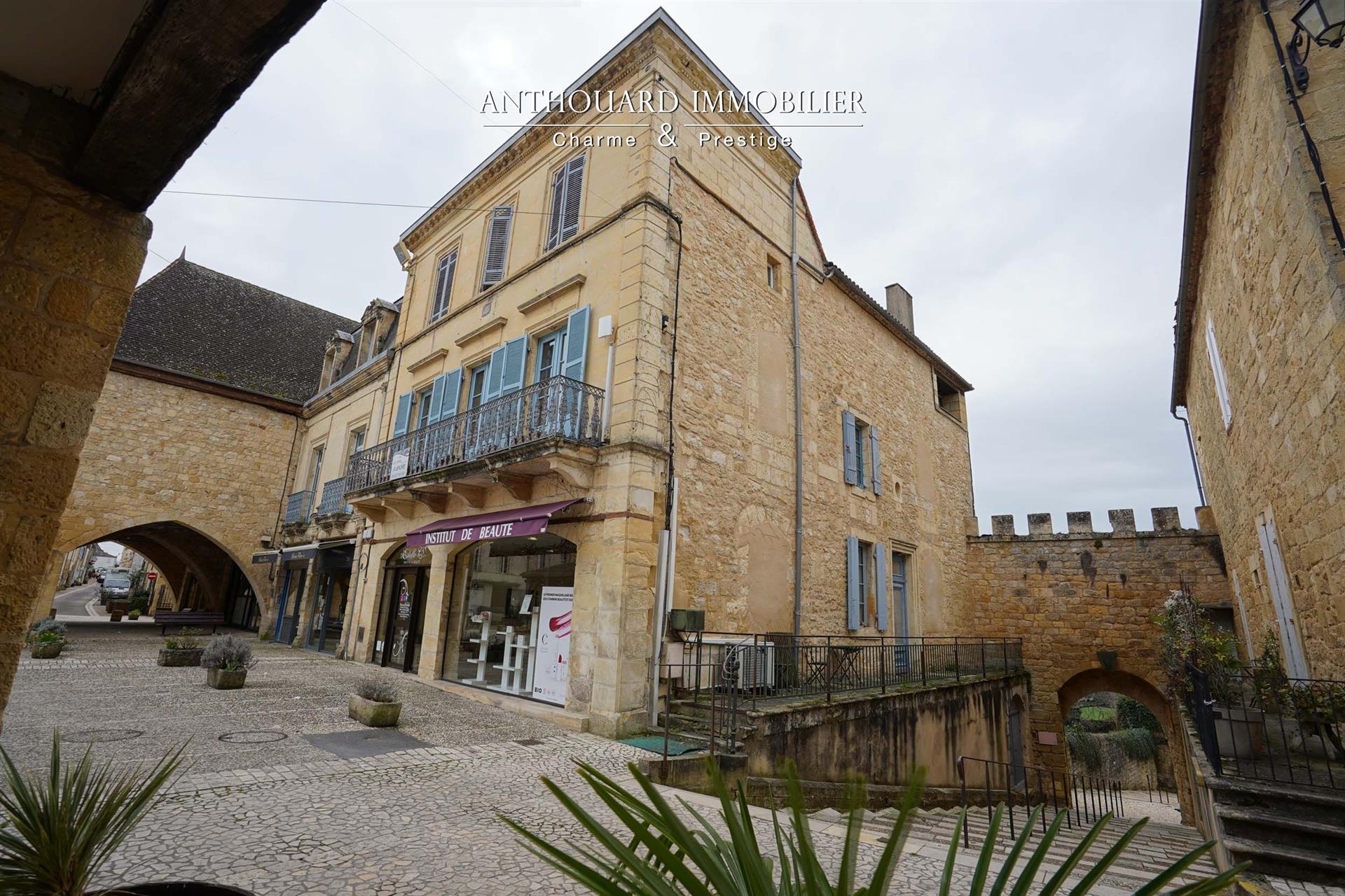 Immeuble du 17 ème siècle, au coeur de la bastide