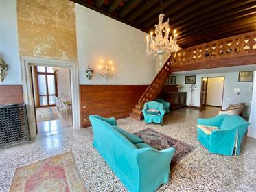 Venice - Santa Croce – Stunning noble floor – ref.177c