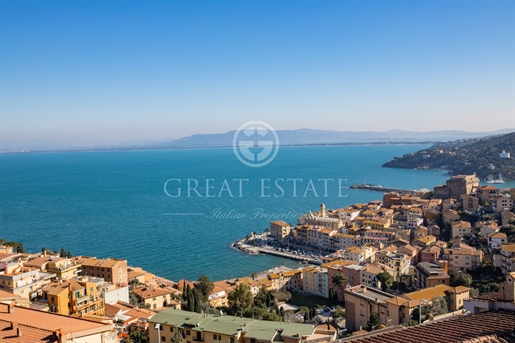 In the enchanting town of Porto S. Stefano, in a residential area at the end of a private 