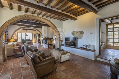 The main farmhouse has a living area of about 330 gross square meters spread over two leve