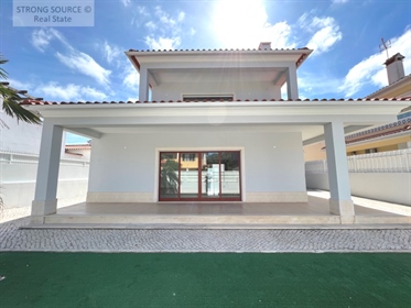 Excellent villa with V4, garden and swimming pool., quiet area, great access, 30 minutes from Lisbon