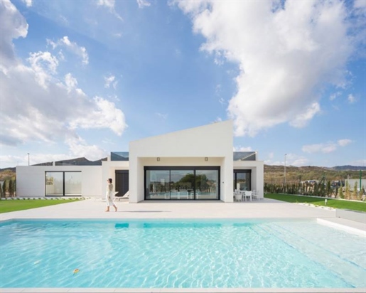 Six Seconds Properties te ofrece una villa mediterránea de obra nueva, totalmente independ