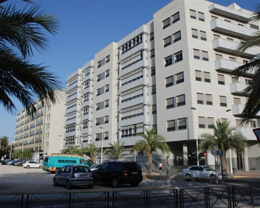 Edificio con apartamentos de 2, 3 y 4 dormitorios ubicado en el centro de Elche con fácil 