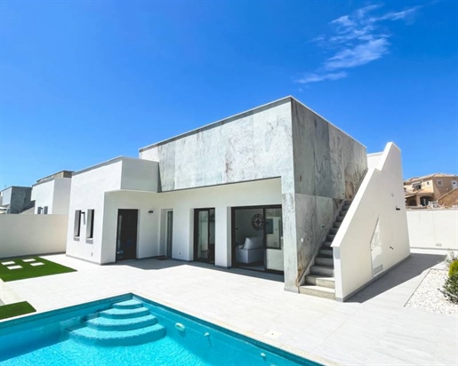 Six Seconds Properties est fière de présenter cette superbe villa de style moderne située 