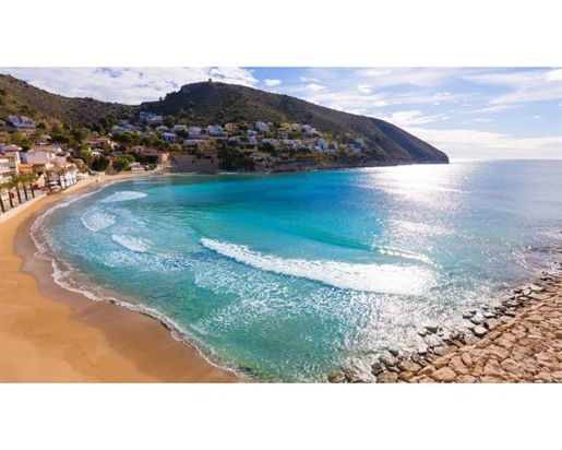 This beautiful independent apartment of superior quality with private pool is located in A