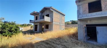 Prédio: 274 m²