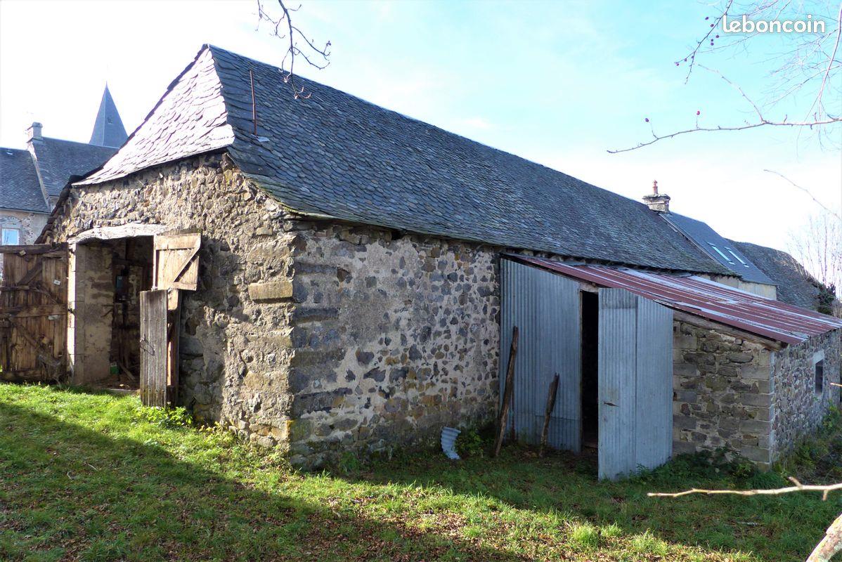 17th century barn to be restored in a village in Aubrac