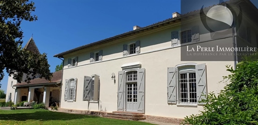 Specialist Old Houses And Proprietes De Caractere - Montauban, minutes from all amenities,