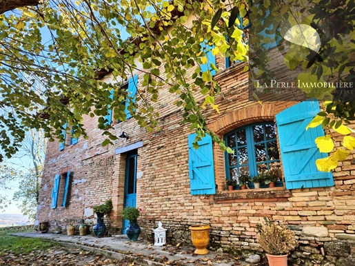 Specialist old houses and properties of character - 20 minutes north of Montauban, in the 