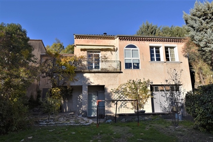 Luberon - Apt - Close to downtown on foot - Charming town house full of charm, completely 