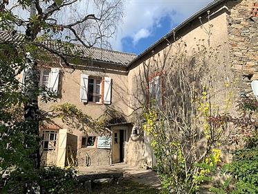 Casa de piedra para reformar con jardín
