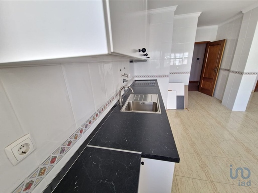 Apartment with 2 Rooms in Lisboa with 126,00 m²