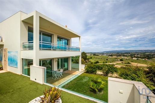 Home / Villa with 4 Rooms in Leiria with 460,00 m²