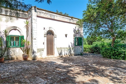 Country villa for sale, 1 km from Carovigno