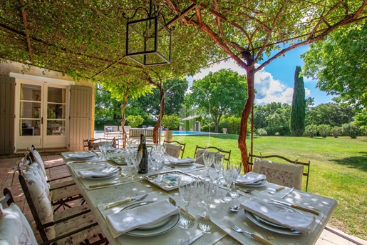 Belle maison provençale avec piscine à vendre proche d'Avignon