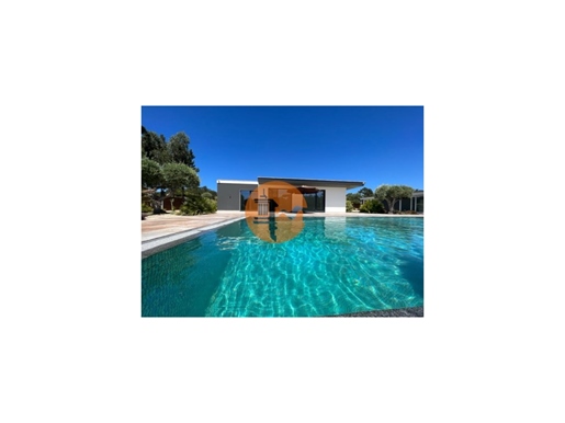 Fantastische freistehende Villa V4 mit Schwimmbadfeld Padel in der Nähe von Ericeira