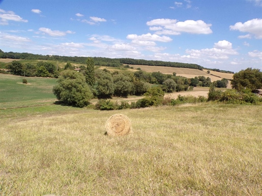 Building plot of 2534m ² with magnificent views of Gascony's rolling hills, only 10 kms from Auch