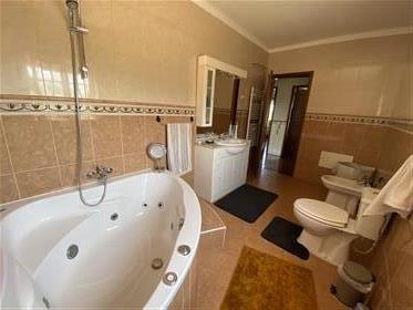 Spacious 4 Bedroom Detached House with countryside & mountain views