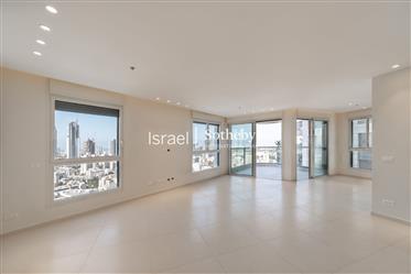 Architecturally Designed Apartment in a Luxury Tower in Giv’atayim