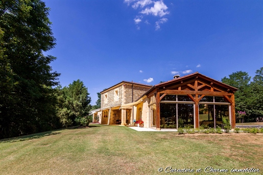 Architect house 235 m2 Provencal style. High-End service. 4600 m2 of land