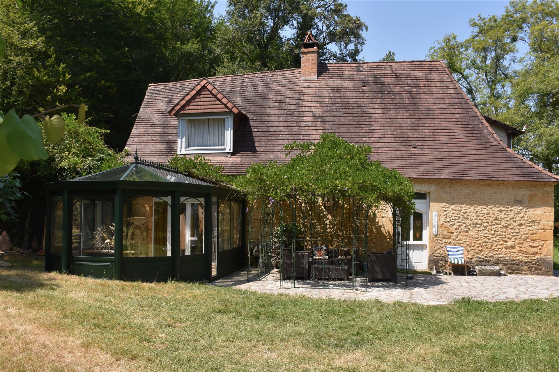A vendre, en Dordogne, près de Paunat, maison avec gîte