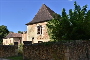 A vendre, en Dordogne,  dans le bourg de Ste Alvère, grande ...