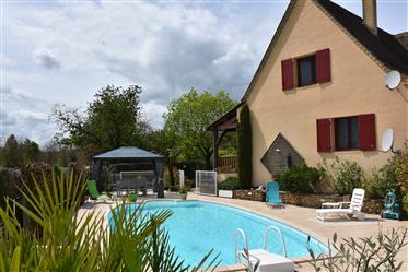 A vendre, en Dordogne, Maison avec 5 chambres et piscine, à ...