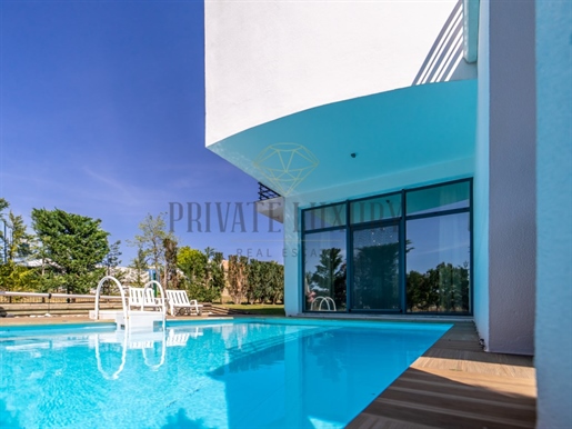 Detached 5 bedroom villa with pool and garden in Palmela
