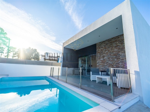 5 bedroom villa with heated pool and countryside view in Sesimbra