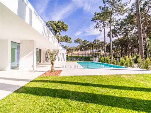 House T5 + 1, with pool, 2 minutes from the beach