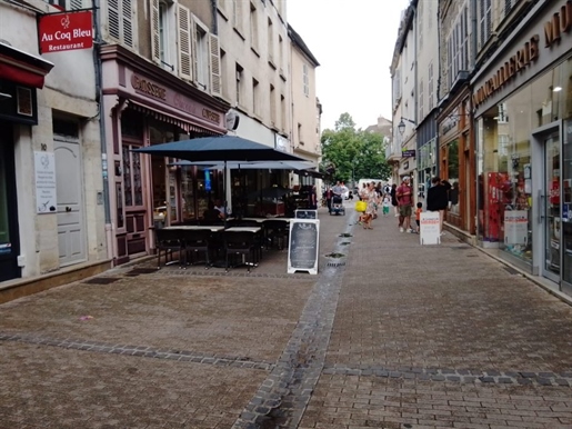 Beaune - ideal location in a pedestrian street, in the city ...