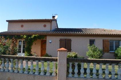 Beautiful villa 4 bedrooms with pool and garage on 946 m2