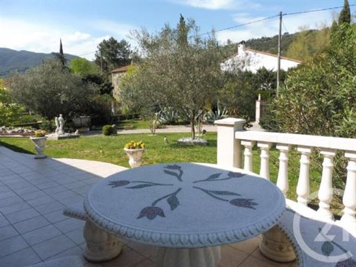 Between Amelie Les Bains and Ceret Pleasant Villa 4 faces on 1550 m² of land for watering.