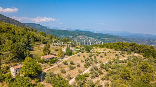 7Ha property, caretaker's house, guest house. Exceptional view