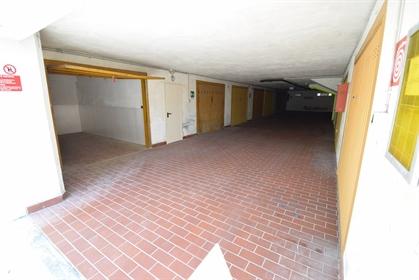 Zone Four Streets - Comfortable car box site in the basement of a building located at the 