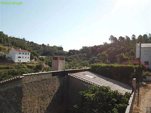 Maison typique de Monchique en pierre près des caldas de Monchique