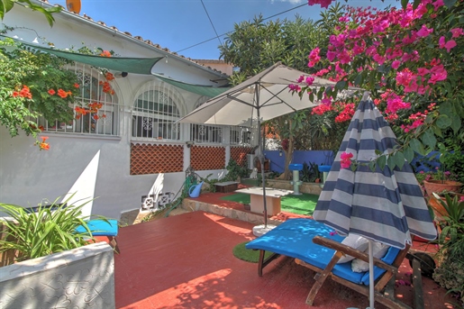 Preciosa casa adosada en venta en Costa de la Calma. Esta casa privada se encuentra en exc