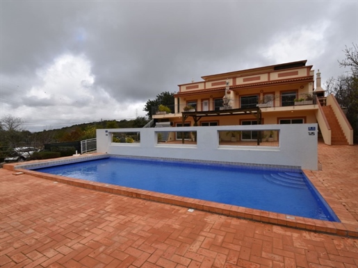 Vende se Moradia com piscina com vista serra no concelho de Faro