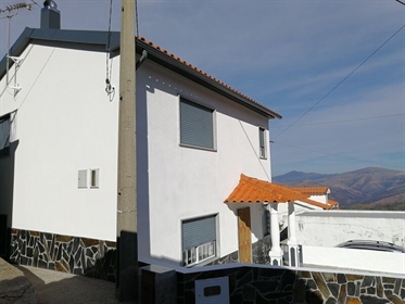 House in shale village on the summit of Serra da Lousã. House of 2 floors with Total Const