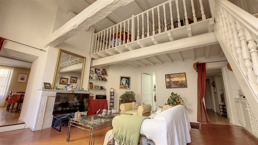 Bourgeois style apartment