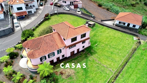 V3 Villa de estilo Quinta en Santana, Isla de Madeira ubicada en una parcela de 2800 m2 en